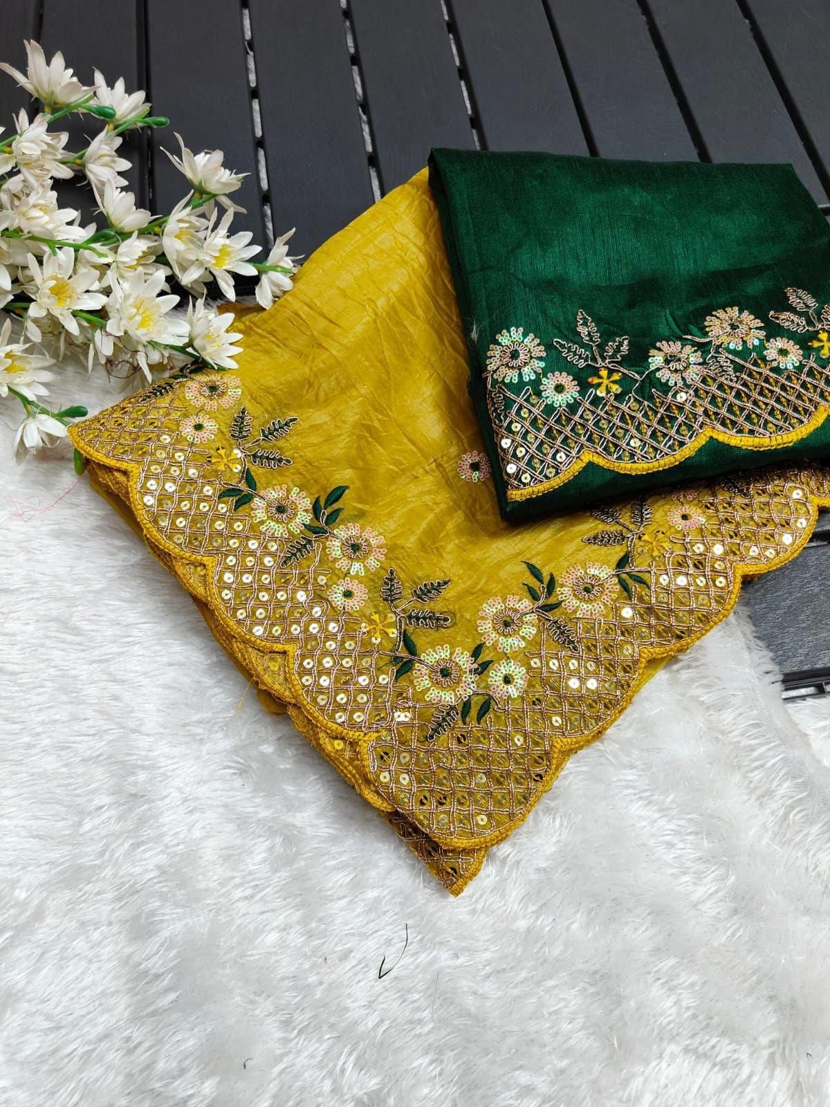 VT-572 KAVIYA-2 Premium Designer Gold Crush Saree - Image 3